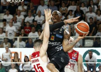 Gomes_Bertans_Trento_Milano_basket_lapresse_2018