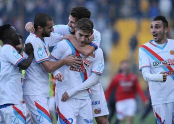 Mazzarani_Catania_gol_mucchio_lapresse_2017