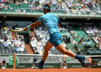 Nadal_dritto_Roland_Garros_azzurro_lapresse_2018