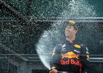 Ricciardo_Cina_spumante_Formula1_lapresse_2018