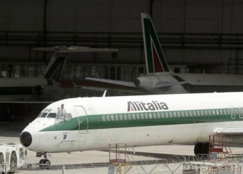 alitalia_aereo_hangar_lapresse_2007