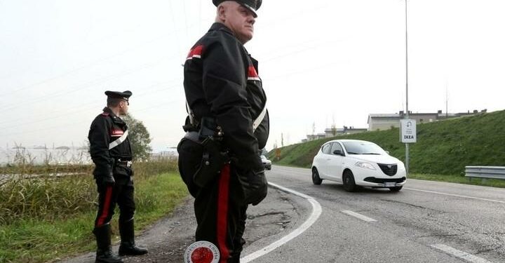 carabinieri_sassi_auto_lapresse_2017