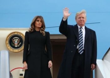 donald_trump_melania_airforceone_lapresse_2017