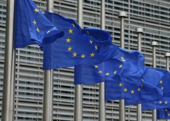 europa_ue_commissione_bandiere_lapresse_2015