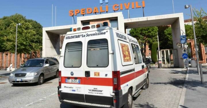 ospedale_civile_brescia_ambulanza_incidente_lapresse_2018