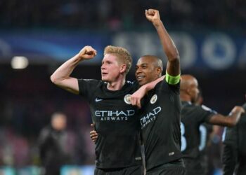 DeBruyne_Fernandinho_Napoli_City_lapresse_2017