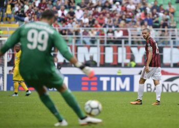 Donnarumma_Bonucci_Milan_rinvio_lapresse_2017