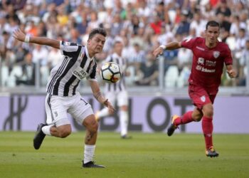 Dybala_Padoin_Juventus_Cagliari_lapresse_2018