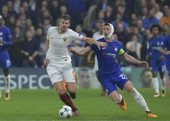 Dzeko_Cahill_Chelsea_Roma_lapresse_2017