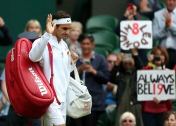 Federer_borsa_saluto_Wimbledon_lapresse_2017