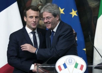 Gentiloni_Macron_Mani_Lapresse