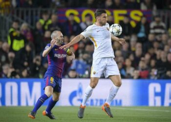 Iniesta_Strootman_Barcellona_Roma_lapresse_2018