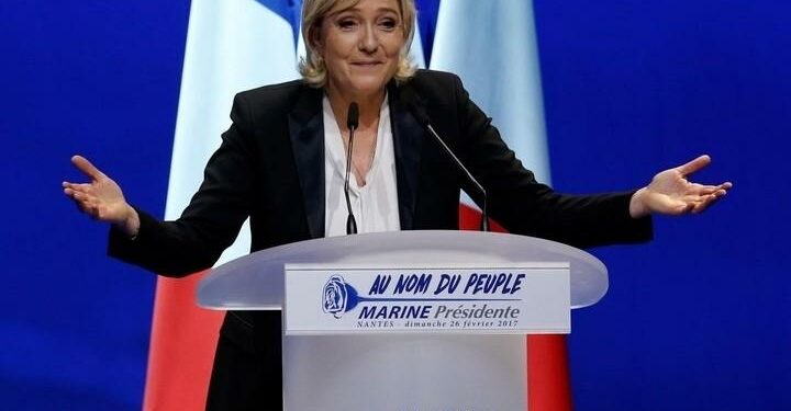 Le_Pen_Marine_Braccia_Lapresse