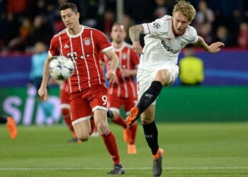 Lewandowski_Kjaer_Siviglia_Bayern_lapresse_2018