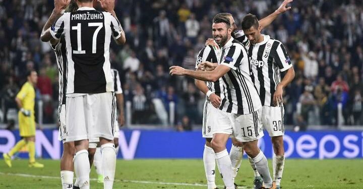 Mandzukic_Barzagli_Juventus_Olympiacos_lapresse_2017