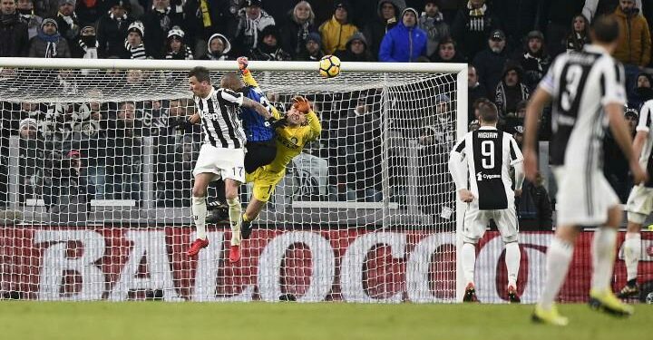 Mandzukic_Handanovic_Juventus_Inter_lapresse_2018