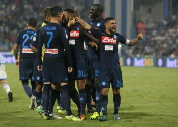 Napoli_blu_gruppo_Spal_lapresse_2017