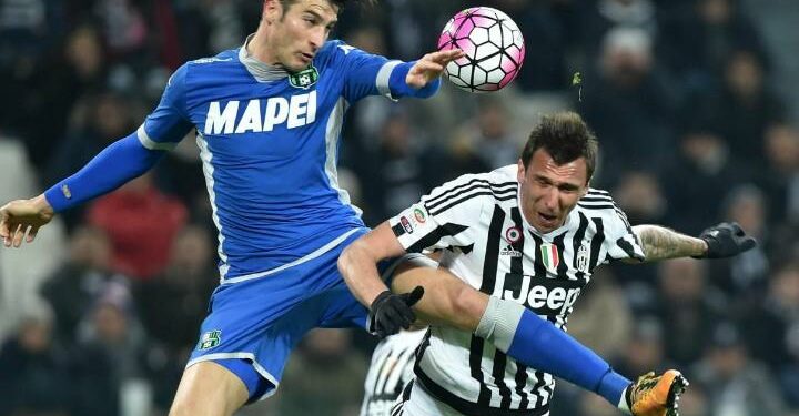 Peluso_Mandzukic_Sassuolo_Juventus_lapresse_2017