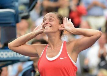 Roberta_Vinci_UsOpen_orecchie_facebook_2018