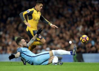 Sanchez_Otamendi_Arsenal_City_lapresse_2017