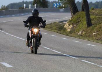 motociclista milanese inseguito Sardegna