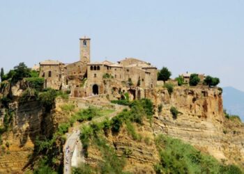 borgo_paese_civita_bagnoregio_wikipedia