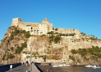 castello_aragonese_ischia_pixabay