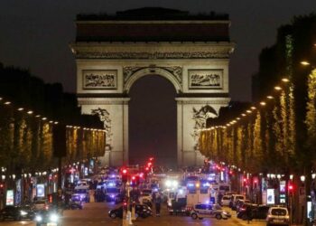 champs_elysees_sparatoria_parigi_lapresse_2017