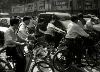 cina_traffico_biciclette_shangai_lapresse_2004