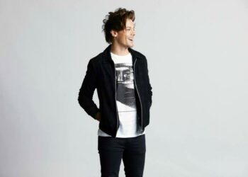 louis_tomlinson_one_direction_facebook_2017