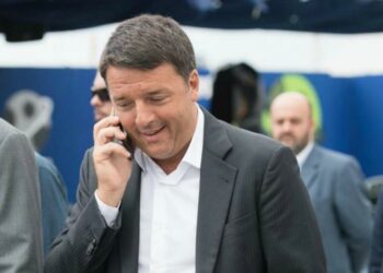 matteo_renzi_telefono_1_lapresse_2017