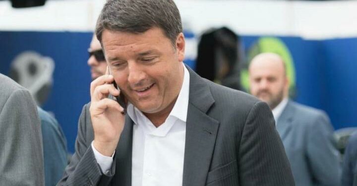 matteo_renzi_telefono_1_lapresse_2017