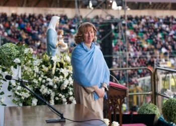 medjugorje_veggente_fede_stadio_palermo_lapresse_2012