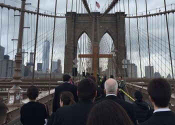 newyork_viacrucis_ponte_brooklyn_riromaniscalco