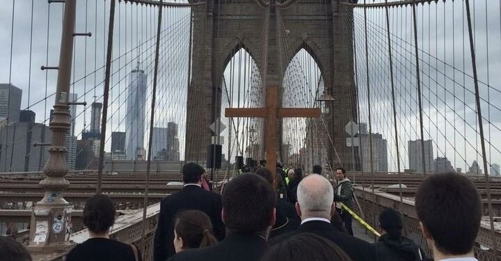 newyork_viacrucis_ponte_brooklyn_riromaniscalco