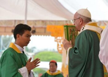 papa_francesco_myanmar_messa_1_lapresse_2017