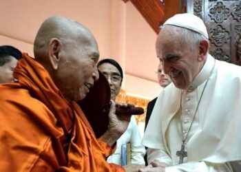 papa_francesco_myanmar_monacibuddisti_lapresse_2017