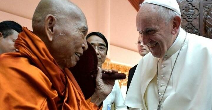 papa_francesco_myanmar_monacibuddisti_lapresse_2017