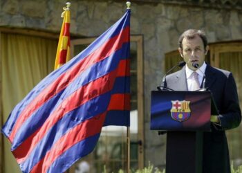 sandro_rosell_presidente_barcellona_bandiera_lapresse_2017