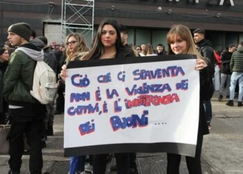 scuola_studenti_giovani_napoli_scampia_babygang_lapresse_2018