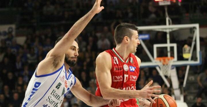 stipcevic_cinciarini_sassari_olimpiamilano_basket_lapresse_2017