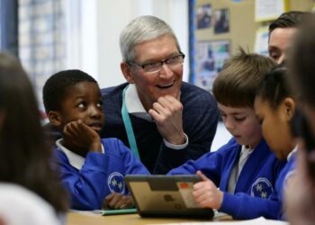 tim_cook_apple_scuola_lapresse_2017