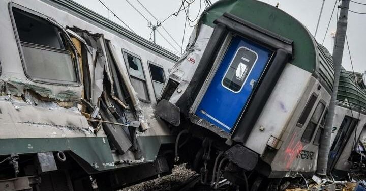 treno_incidente_ferrovie_deragliamento_1_lapresse_2018