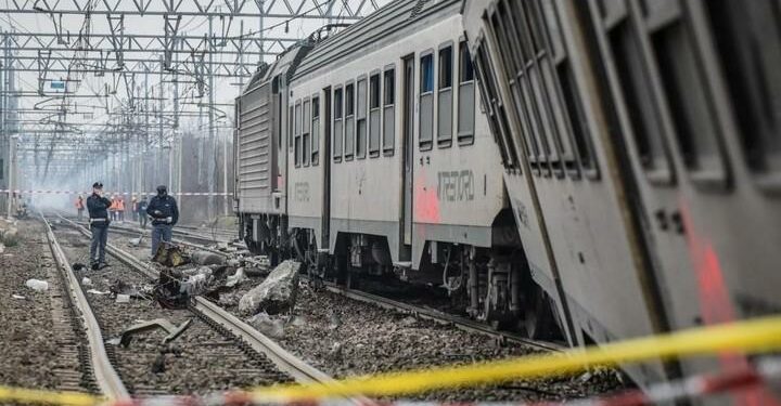 treno_incidente_ferrovie_deragliamento_3_lapresse_2018