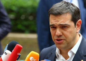 tsipras_microfoni_lapresse