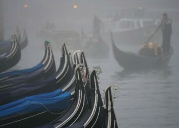 venezia_1_gondola_laguna_canalgrande_lapresse_2017