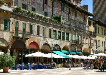 verona_piazza_erbe_wikimedia