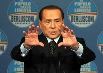 Berlusconi_mago_maniR439