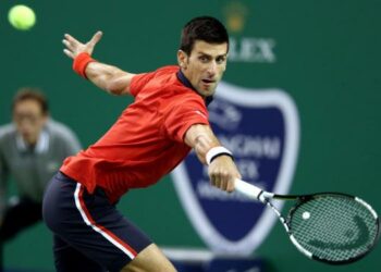 Djokovic_allungo