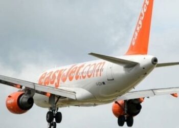 Easyjet_aereo_codaR439